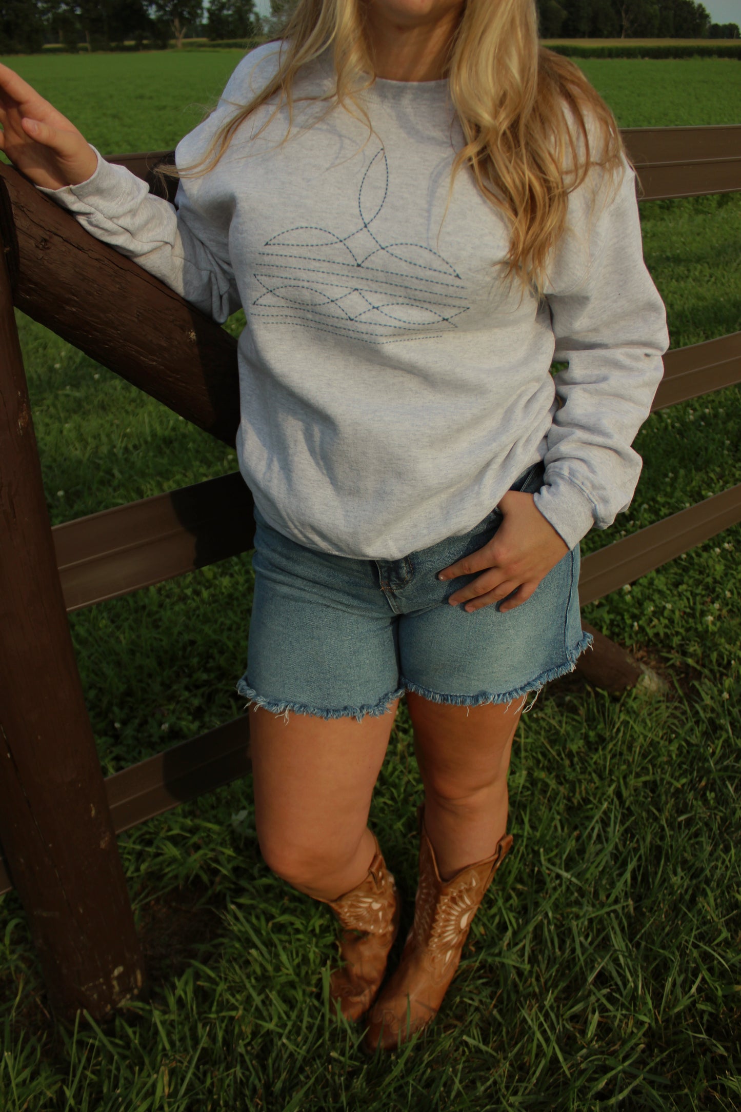 BOOT STITCH CREWNECK