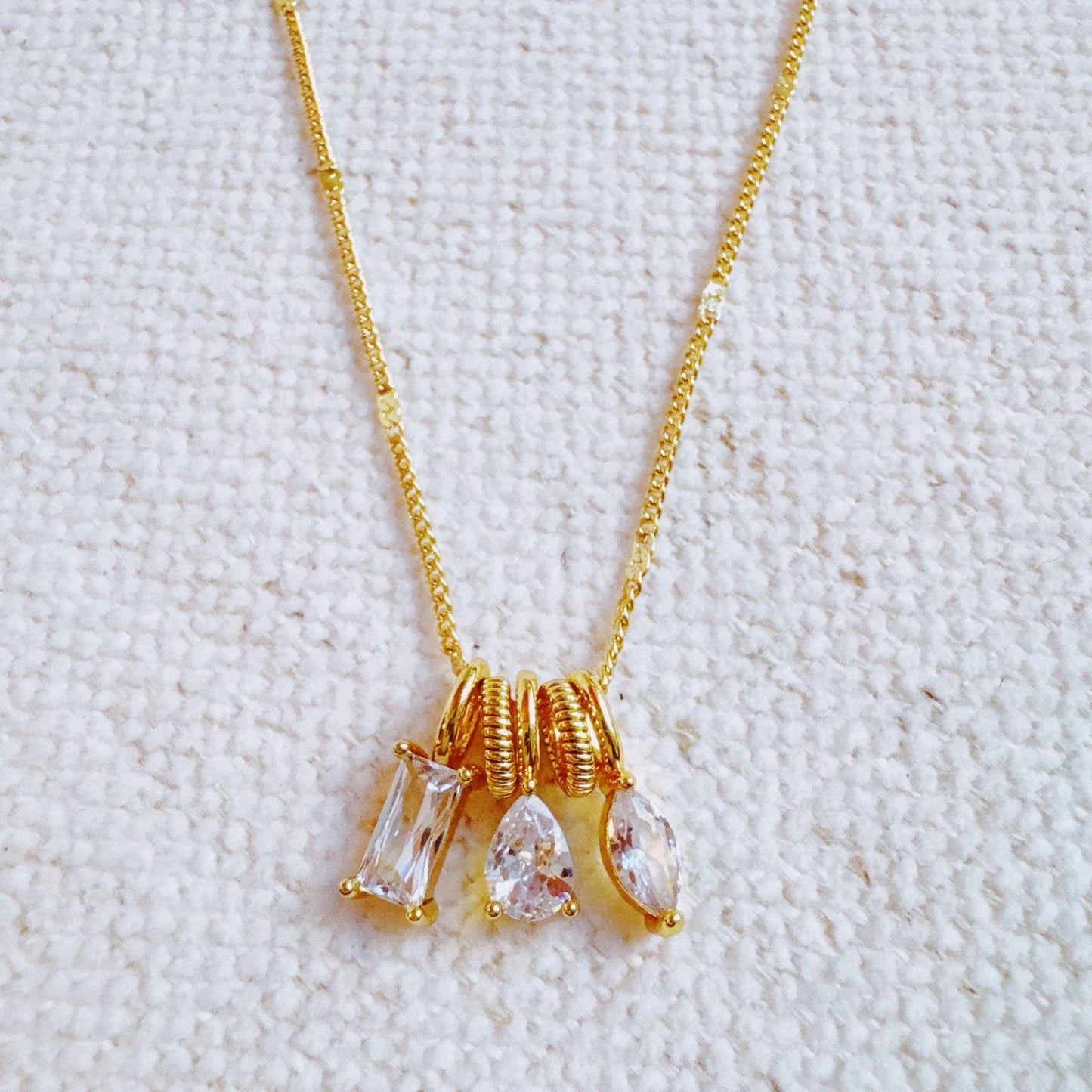 MIDNIGHT SPARKLE NECKLACE