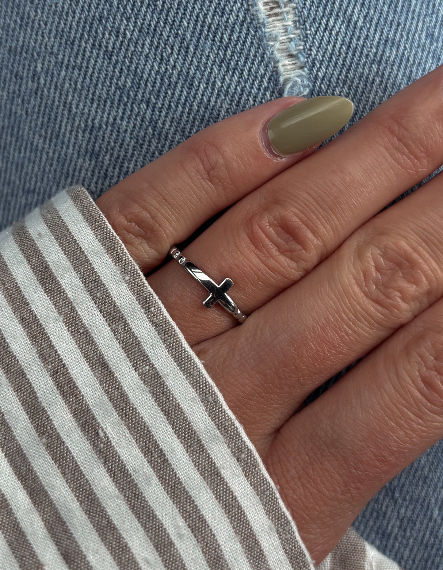 STACKABLE CROSS RING